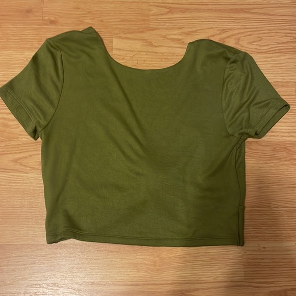 SO brand cropped green blouse - Picture 2 of 2
